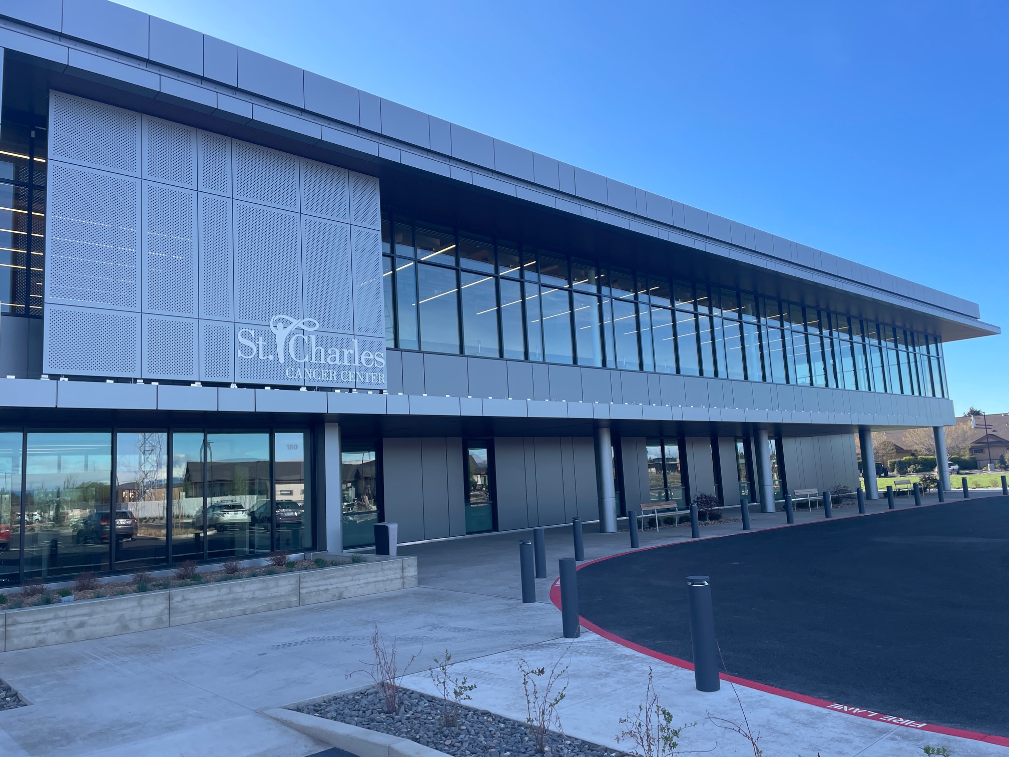 845th Diagnostics & Therapeutics Sq. 司令官 St. Charles Opens New $65 Million Cancer Treatment Center in